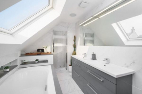 Beautiful 4 Bed Immaculate Condition Refurbished Property Romford